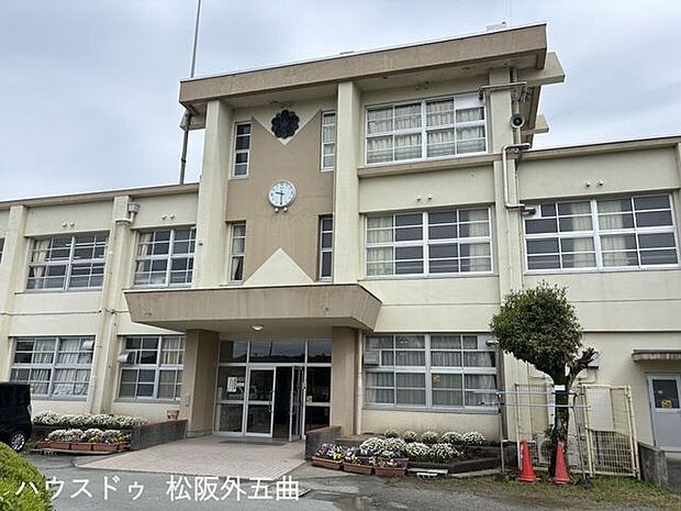山室山　小学校 1050m