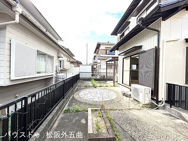 南西となり　との境界北西から南東に向かって撮影