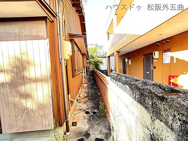 東となり　との境界南から北に向かって撮影