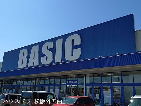 ベーシック　松阪川井町店となり百五銀行ＡＴＭあります 410m