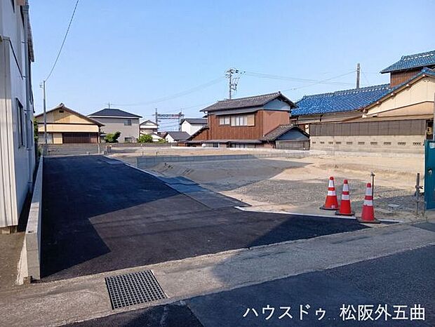 分譲地　入口　奥2号棟　手前右1号棟南から北に向かって撮影