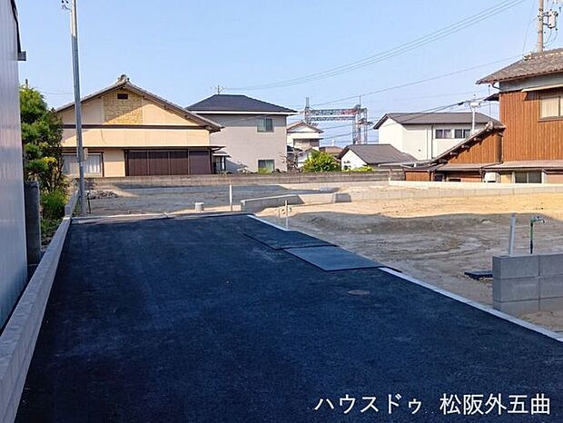 手前右2号棟　奥3号棟北から南に向かって撮影