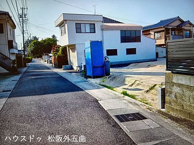 分譲地　入口東から西に向かって撮影