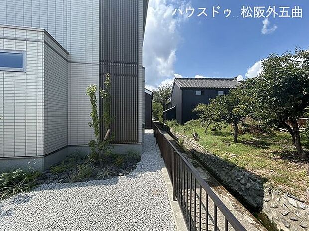 隣地