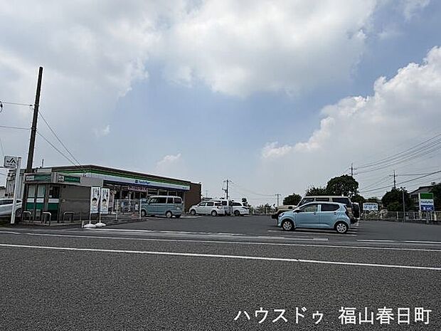 ファミリーマート 東陽台二丁目店駐車場が広く、JAのATMも併設、とっても便利なコンビニです。 290m