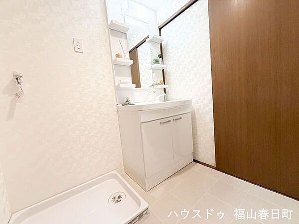 忙しい朝も快適に使える、ゆとりある洗面室です。