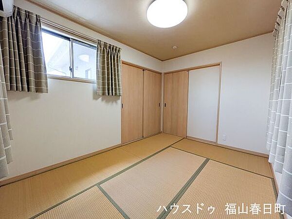 落ち着いた雰囲気の2階和室。来客用のお部屋や寝室、くつろぎスペースなど、暮らしに合わせて幅広く活用できます。