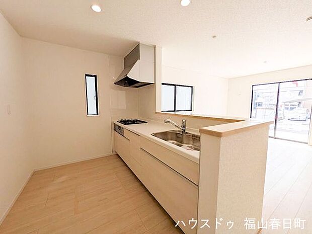 ■料理上手になれるキッチン■広いシンクと作業スペースで、本格的な料理も思う存分楽しめます。