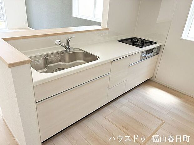 ■料理が楽しくなるキッチン■対面式カウンターで家族との会話を楽しみながら調理できる、機能性と開放感を兼ね備えた空間です。