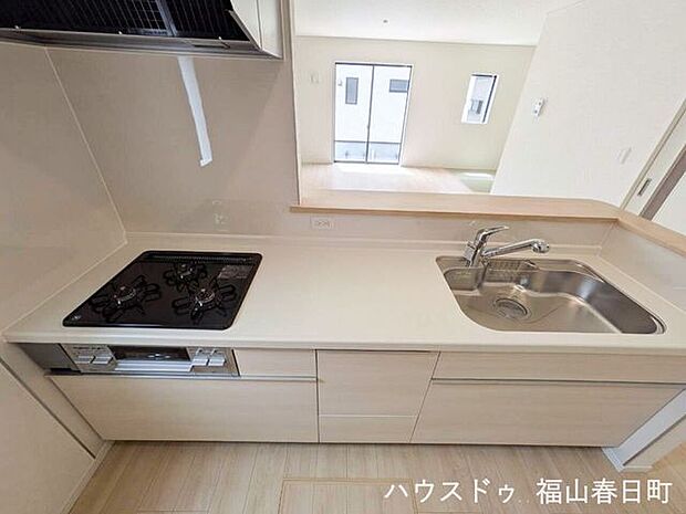 ■充実の収納力■引き出し式の大容量収納で、調理器具から食材までスッキリ整理。いつでも使いやすいキッチン環境が整います。