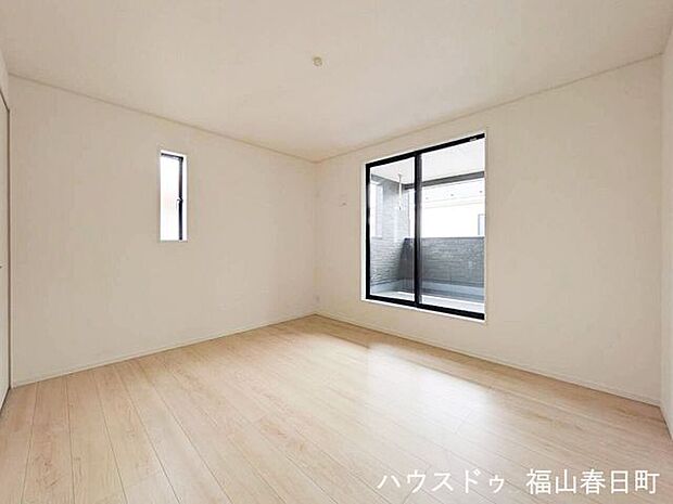 ■2階7畳洋室(2)■明るく落ち着いた7帖洋室は、ゆったりくつろげる主寝室におすすめです。