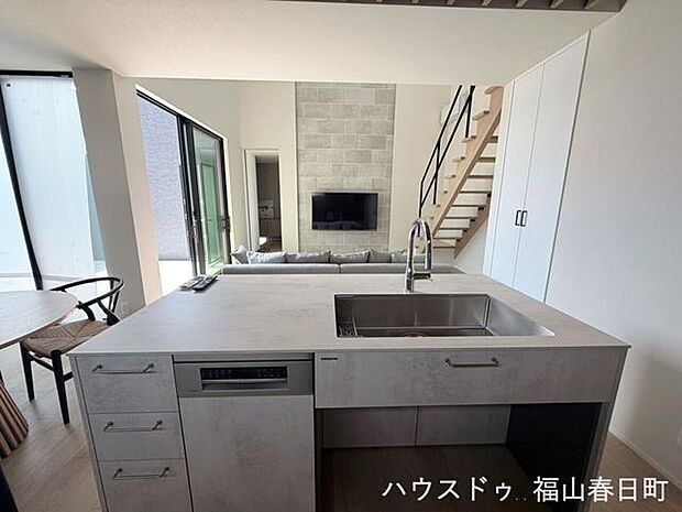 広々としたシンクと作業スペースでたくさんの料理を作って楽しめます!!