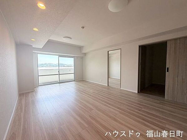 ■安らぎと笑顔の中心地■陽光が優しく降り注ぎ、会話が自然と弾む。ここでは、毎日が特別な時間へと変わります。