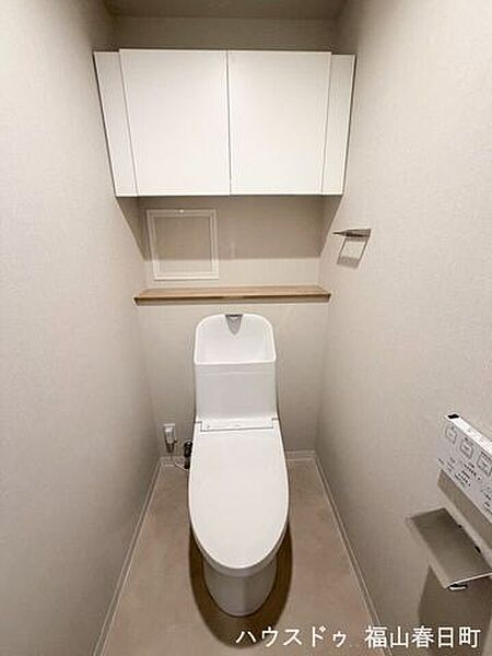 スタイリッシュなデザインのトイレです