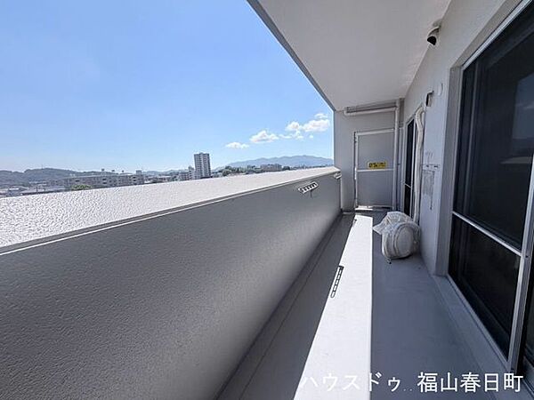 陽当たり良好。洗濯物やお布団もたっぷり干せるワイドバルコニー。