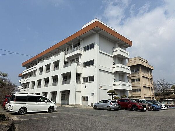 福山市立伊勢丘小学校 750m