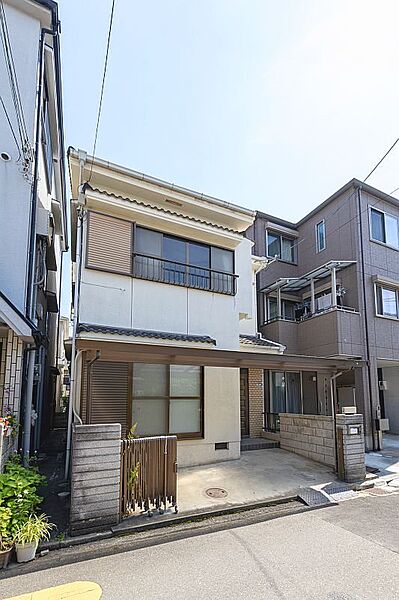 整形地のため、建物の設計自由度が高く、間取に無駄ができにくいです。