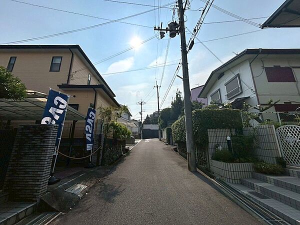 間口は約14.3mと採光の取れた明るく開放感のある邸を建築いただけます。