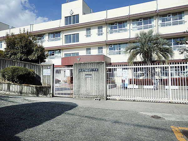 茨木市立西小学校（1400m）