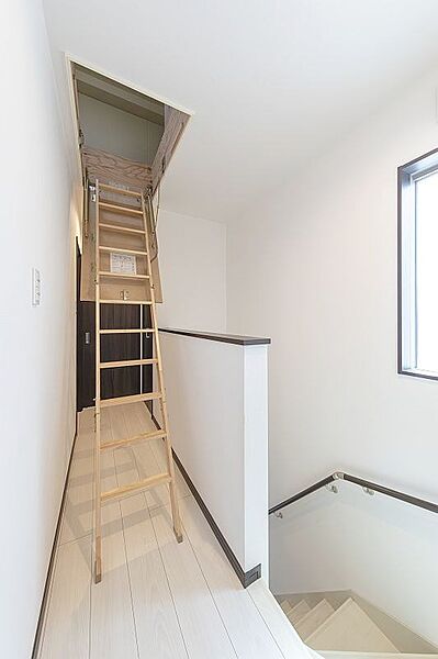 屋根裏収納が便利！季節物の衣類や家電、お布団や思い出等をスッキリ収納♪