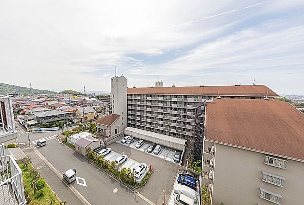 南向きの最上階のため開放的な眺望が広がります！明るい光が差し込むお部屋で、毎日を爽やかに始めませんか？