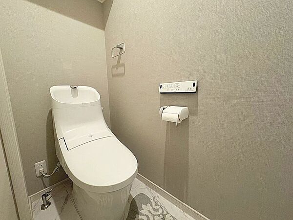 1階・2階にトイレがございます。