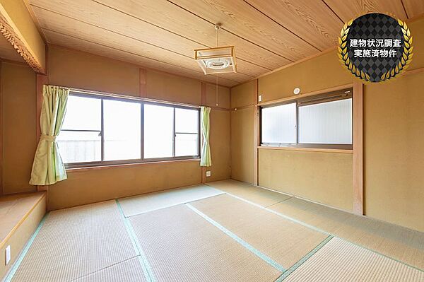 各居室には収納スペースをたっぷり設け、衣類もお荷物もスッキリ収納していただけます！