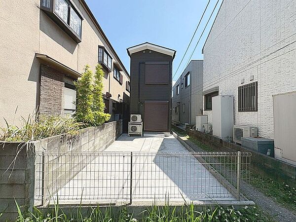 北側の庭は家庭菜園やお子様のアクティビティなどにいかがでしょうか。