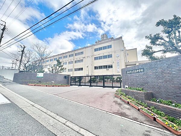 高槻市立芝谷中学校（1700m）