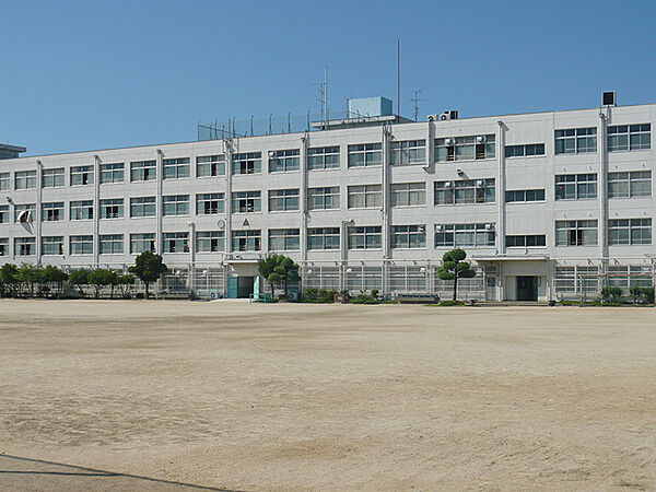 高槻市立冠小学校（550m）
