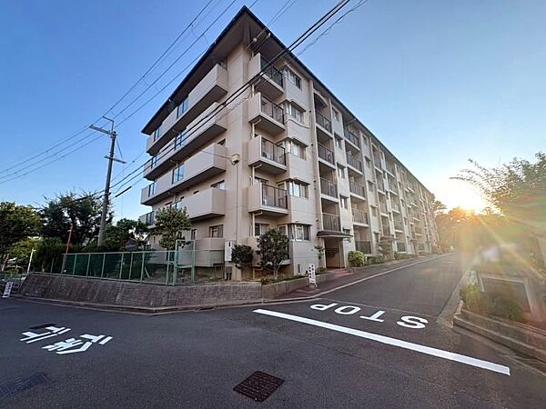 駐輪場、バイク置き場有。周辺環境も充実しております。