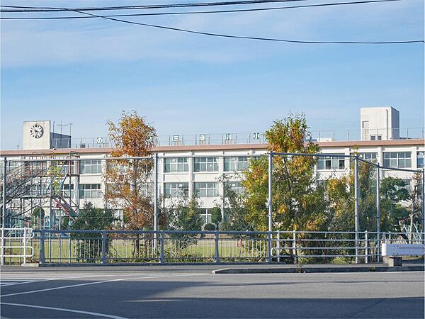 吉野ケ里町立三田川小学校（749m）
