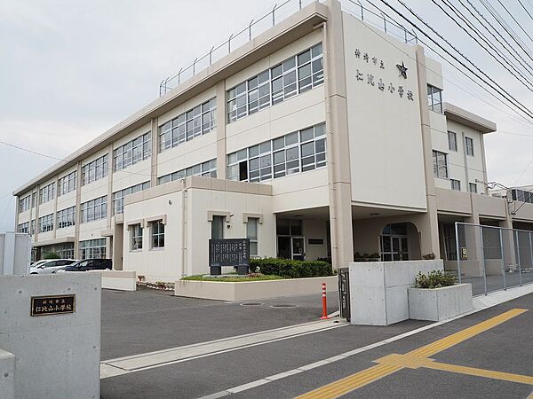 神埼市立仁比山小学校（624m）