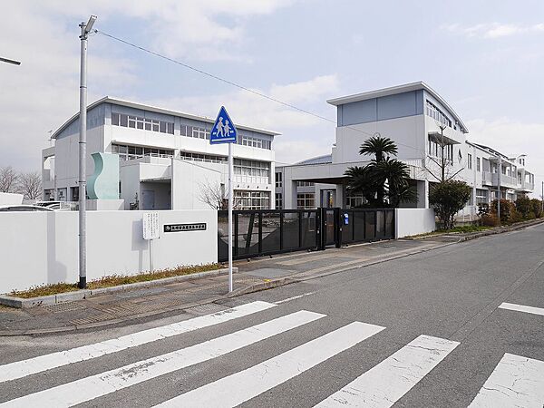 大川市立道海島小学校（729m）