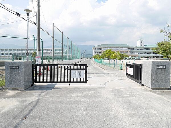 小城市立三日月中学校（1459m）