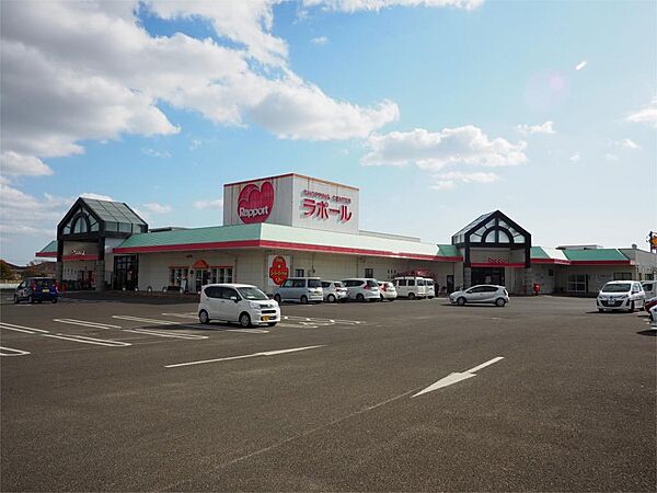 川副ショッピングセンターラポール（921m）