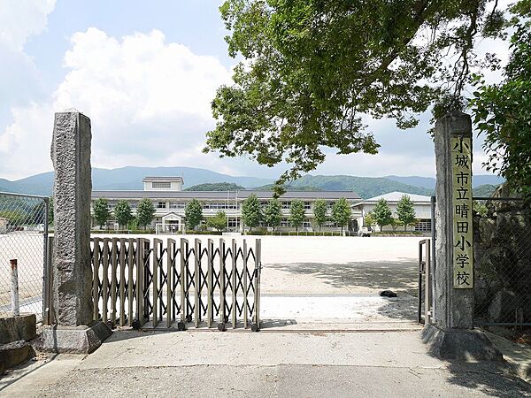 小城市立晴田小学校（1457m）