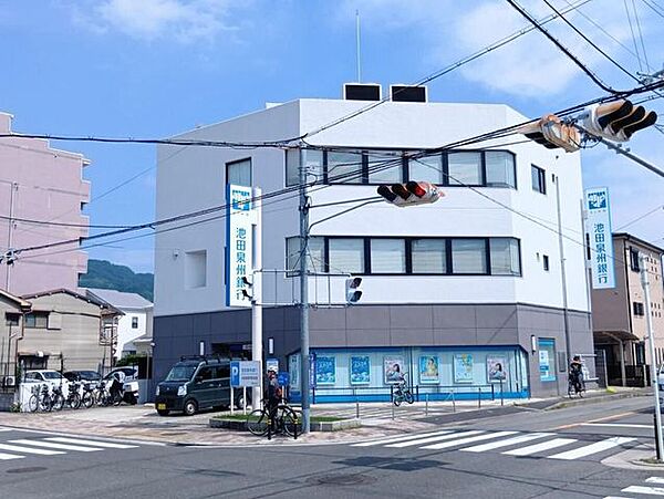 池田泉州銀行高安支店 820m
