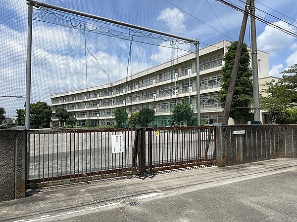 ふじみ野市立元福小学校　約670ｍ