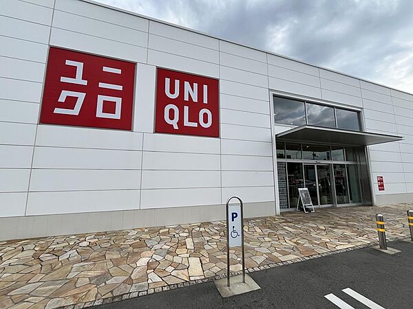 ユニクロ飯能岩沢店　約1,900ｍ