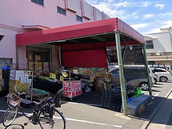 生鮮品、加工品、飲料、生活雑貨等揃っております。