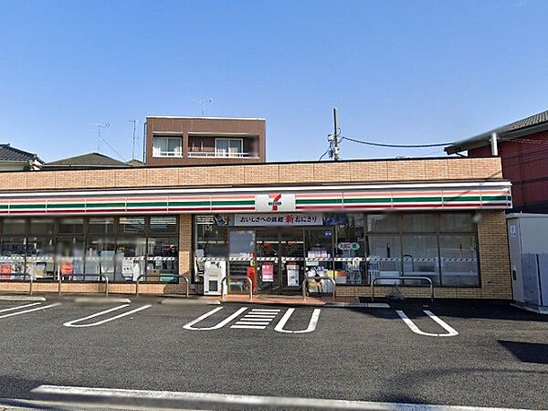 駐車スペースありで便利なコンビニです。