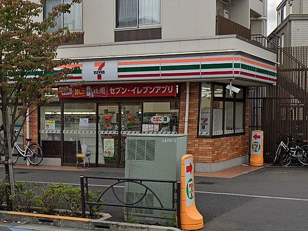 広めのセブンイレブンです。駐車場完備、イートンスペースもあります。