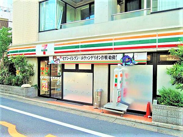 近くにコンビニがあり、ちょっとしたお買い物がしたい時に便利です。