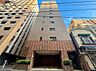 外観：調和の取れたシャープな外観でお迎えする本邸宅。「少しでも豊かに、快適に」という想いから生まれ、洗練されたデザインと快適さを兼ね備えた空間が、これから先のご家族の暮らしを末永く支えます。