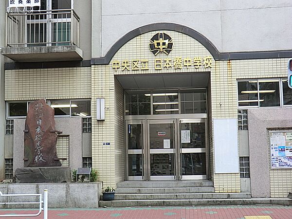 教育目標は「考える人になろう」「心ゆたかな人になろう」「たくましい人になろう」「みんなのためにつくす人になろう」の4つ。知・徳・体力をつけ、それを人のために使おうということを目指しています。