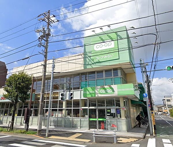 食品以外にも日用品や化粧品が充実しているお店です。