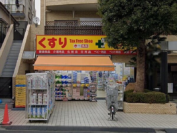 コンパクトなお店ですが、何でも揃います。