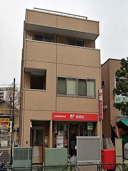 郵便窓口、貯金窓口、保険窓口、ATMの取り扱いがあります。
