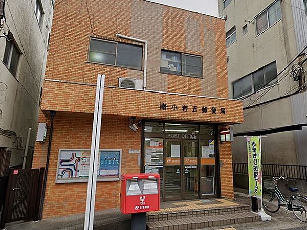 郵便窓口、貯金窓口、保険窓口、ATMの取り扱いがあります。